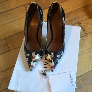 Givenchy Pumps